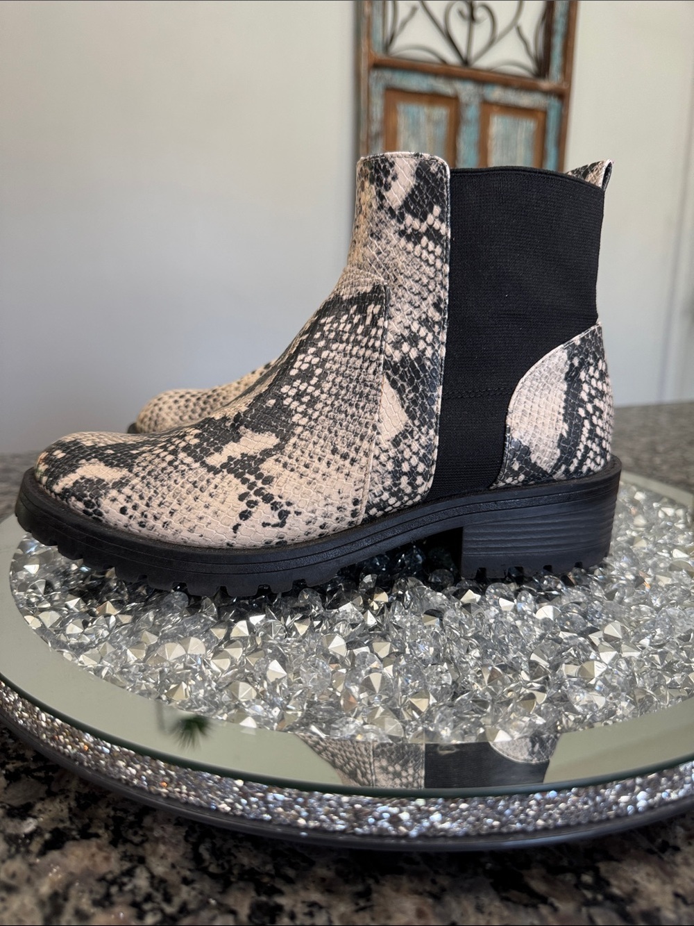 Universal Thread Snake-Print Chelsea Booties in Black and Cream EUC 8.5